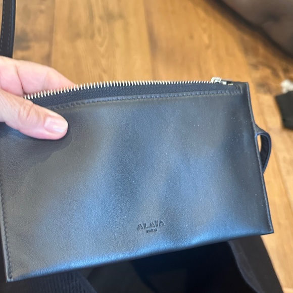 Alaia Elegant Black Tote with White Accents - Picture 7 of 12